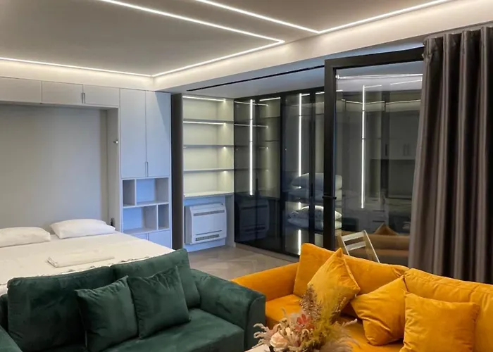 Luxury One Bedroom *