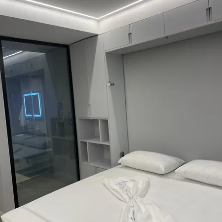 Luxury One Bedroom * 地拉那
