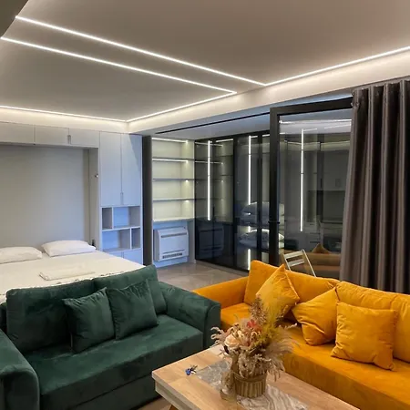 Luxury One Bedroom *